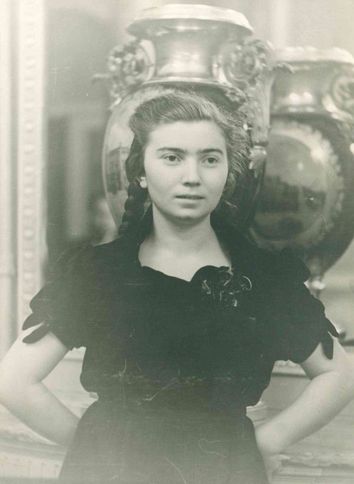 Наталья Юзбашева в Ленинградской филармонии в день концерта 12 декабря 1954 года.
© Архив Санкт-Петербургской филармонии им. Д. Д. Шостаковича