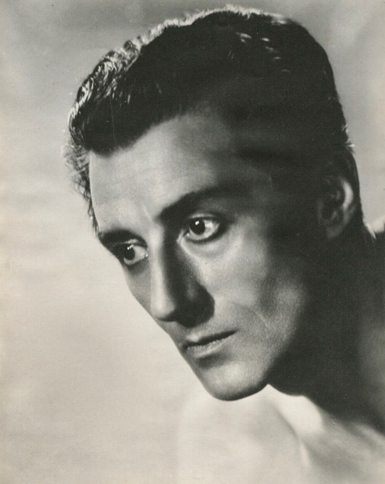 Антон Долин