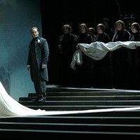 Поющая в темноте