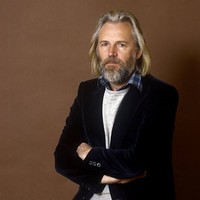 Станислав Любшин: человек, поднимающийся по лестнице