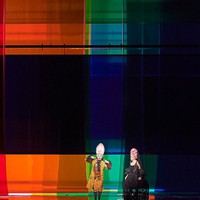 Музыкальный фейерверк в цветастом плексигласе