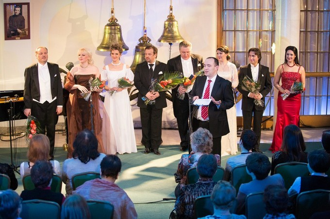 Александр Богданов, Марина Ефанова, Елена Митракова, Александр Скварко, Виталий Ефанов, Светлана Скрипкина, Алексей Татаринцев, Агунда Кулаева. Комментарий к концерту — Михаил Сегельман. Фото — Д.Кочетков