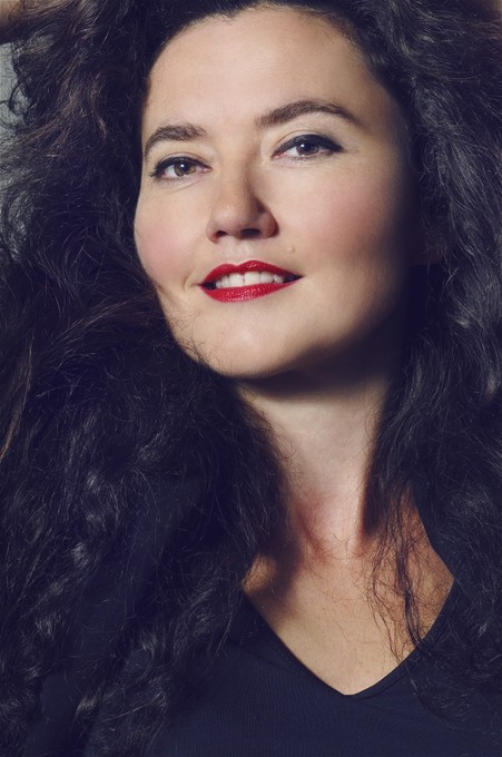 Стефани д’Устрак