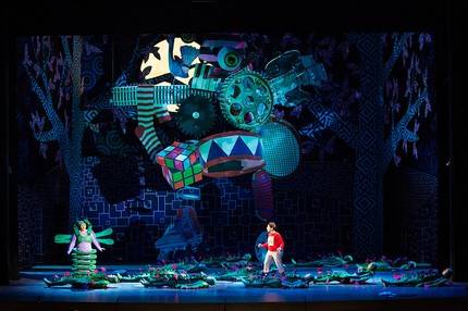 Стрекоза — Анастасия Бибичева, Дитя — Екатерина Кичигина. Фото — Д.Кочетков